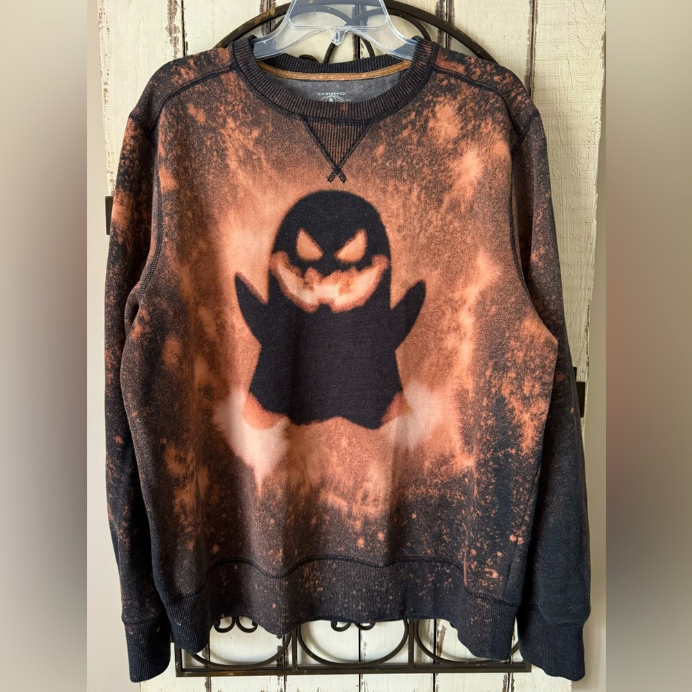 G.H. Bass & Co large Halloween ghost sweatshirt